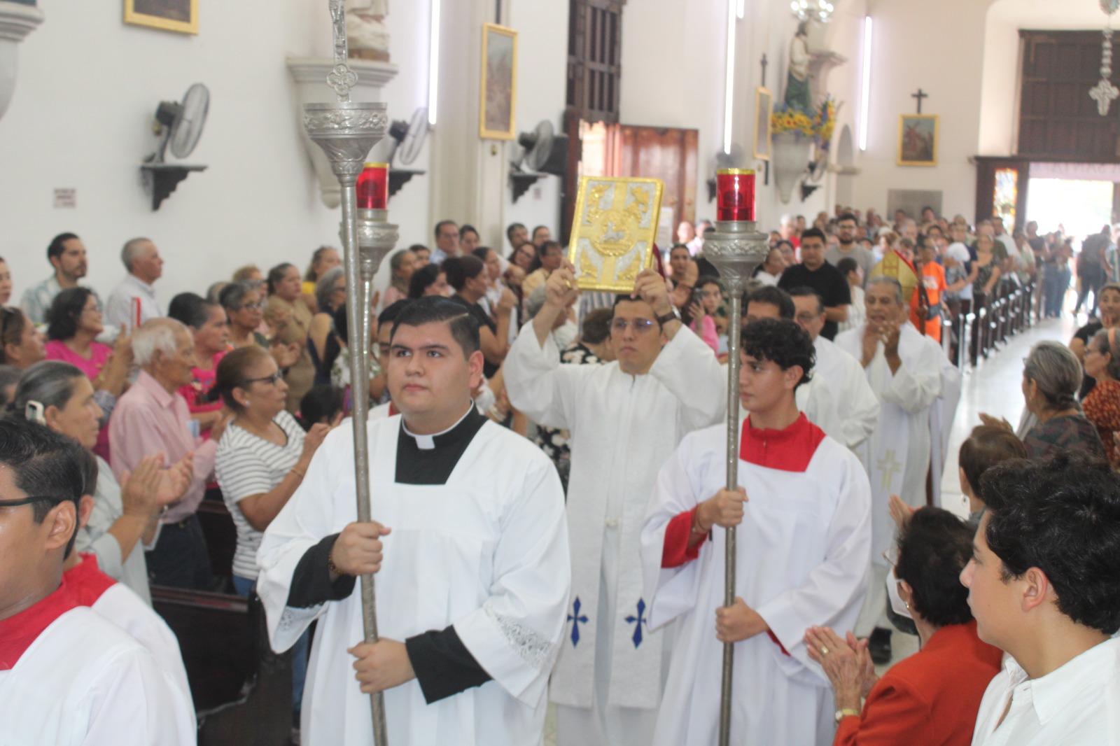 $!Obispo de Mazatlán: la violencia no ha frenado la fe, templos siguen llenos en fiestas patronales