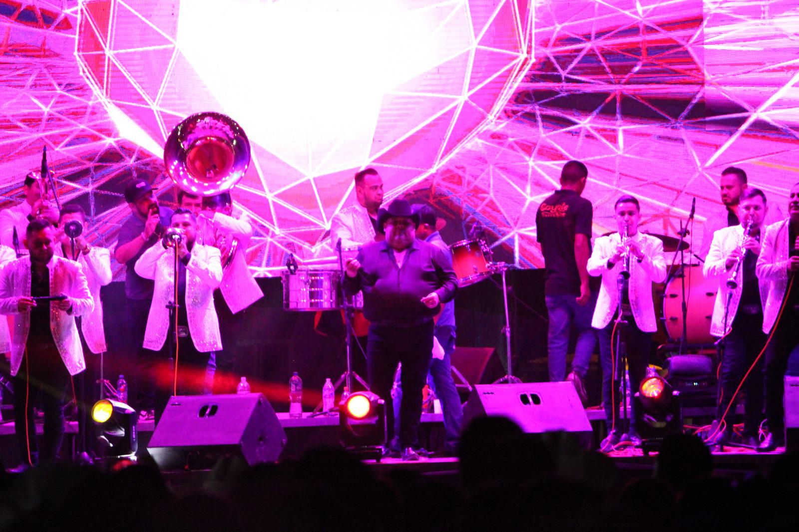 $!Esperan a José Ángel Ledesma ‘El Coyote’ para corear y bailar sus canciones en Rosario