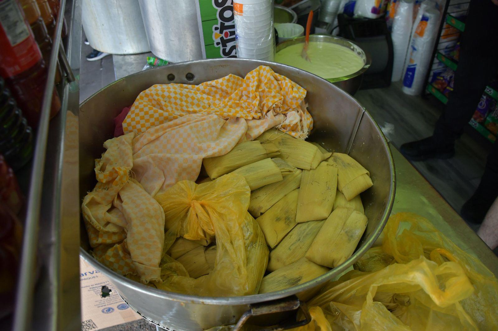 $!Triple producción: Se preparan familias sinaloenses con miles de tamales para el Día de la Candelaria