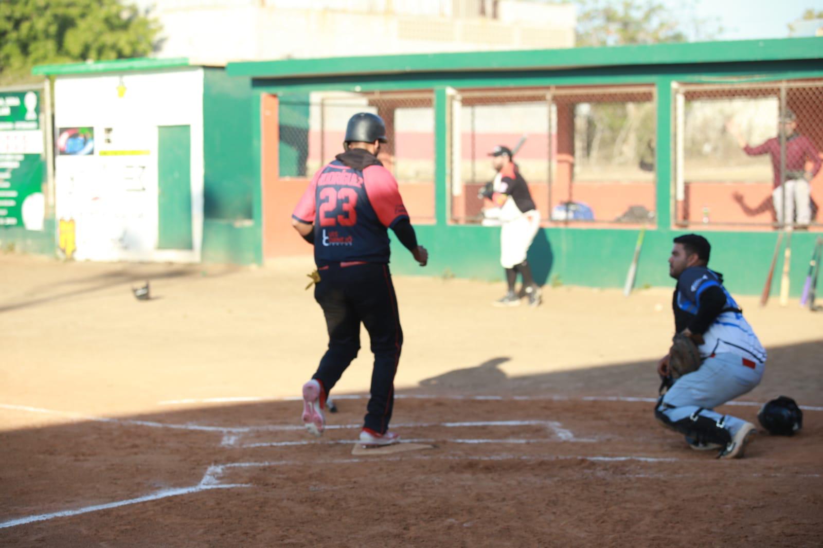 $!Hotel El Cid cobra revancha en Liga de Beisbol Meseros al Bat