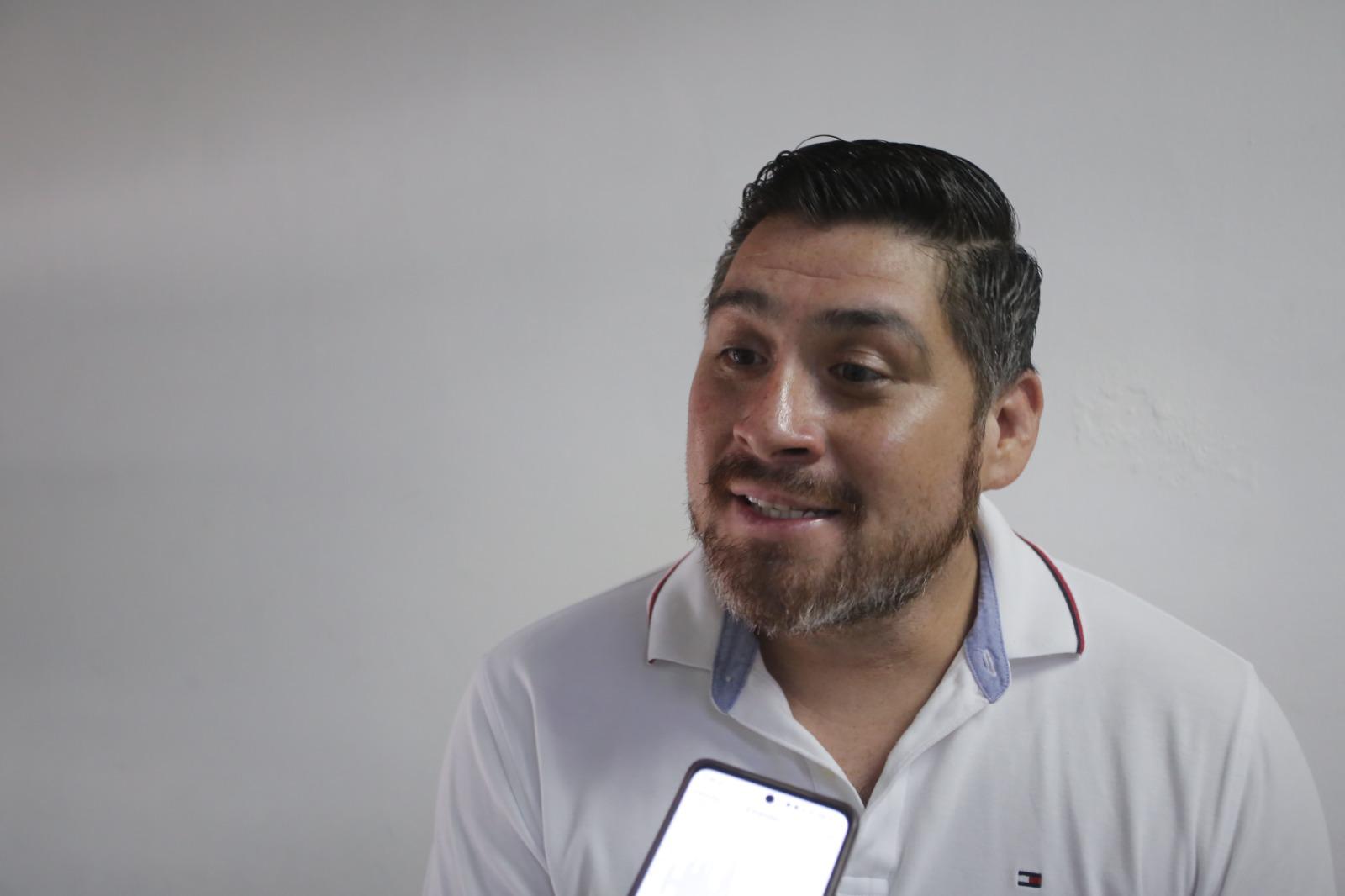 $!El profesor extendió la invitación para que asistan al TAP.