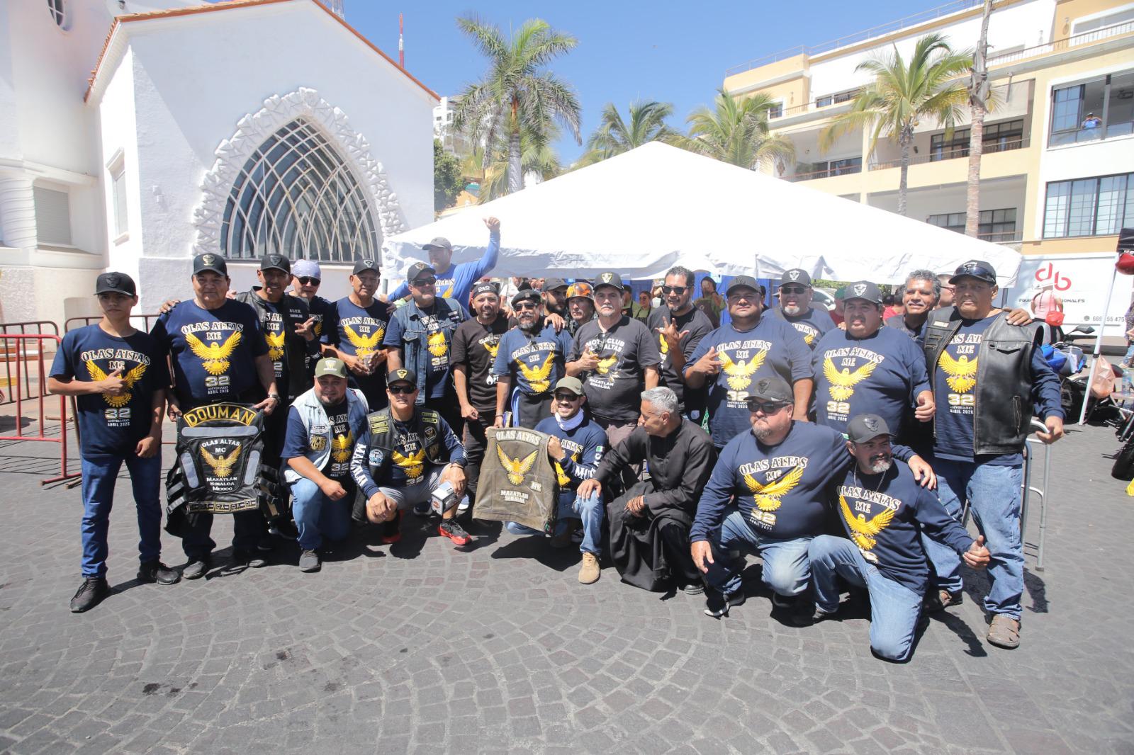 $!Integrantes del Moto Club Olas Altas, encabezados por su presidente Daniel David, dieron la bienvenida a los bikers en esta tradicional convivencia que celebra 32 años de hermandad.