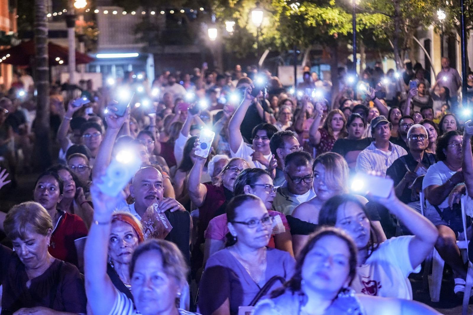 $!En este encuentro, los mazatlecos se integran activamente en la celebración.
