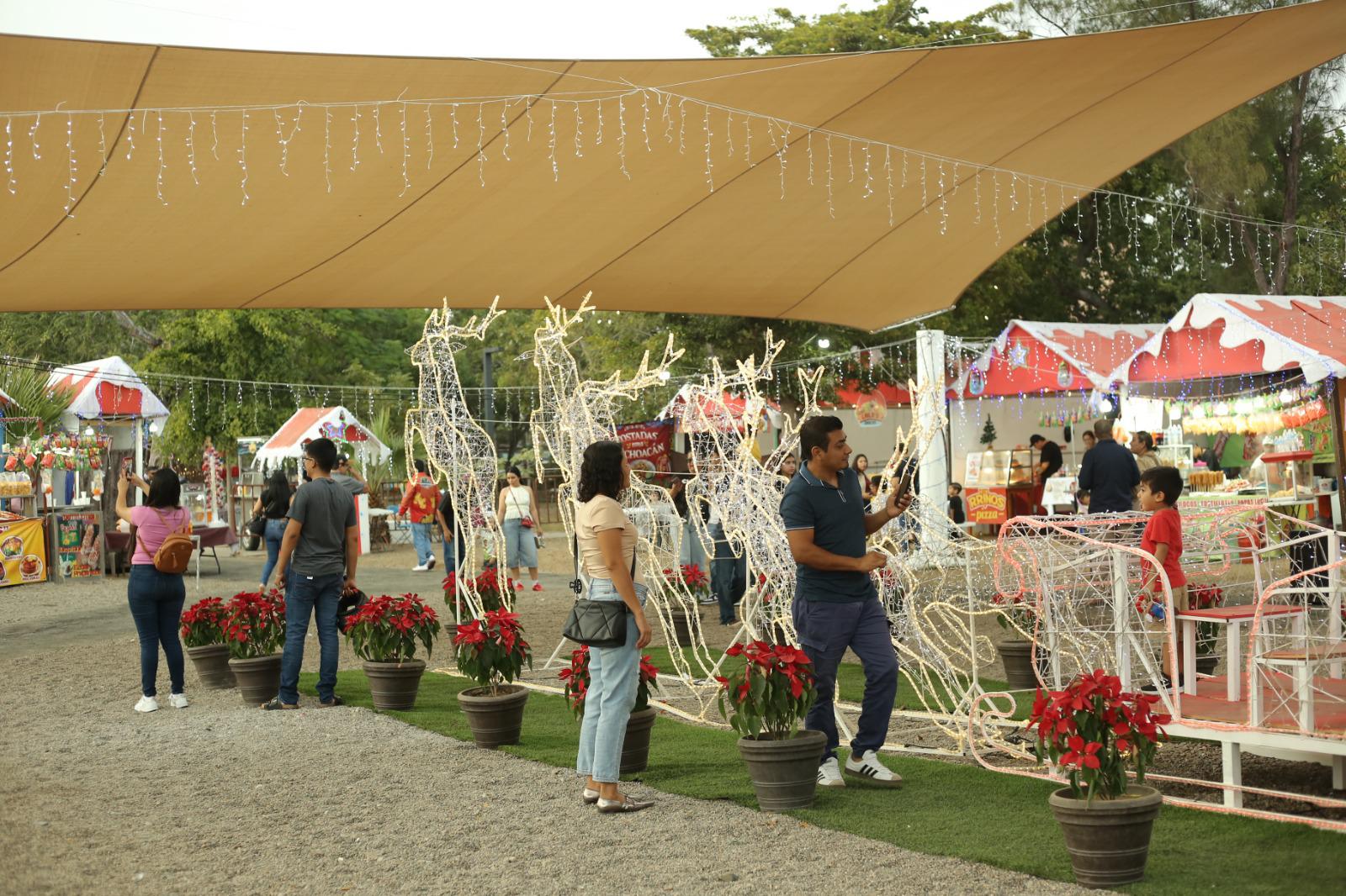 $!Pasan un domingo de magia y diversión en la Villa Navideña de Mazatlán