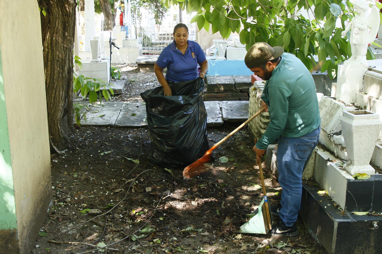 $!Preparan panteones municipales de Culiacán para el Día de Muertos