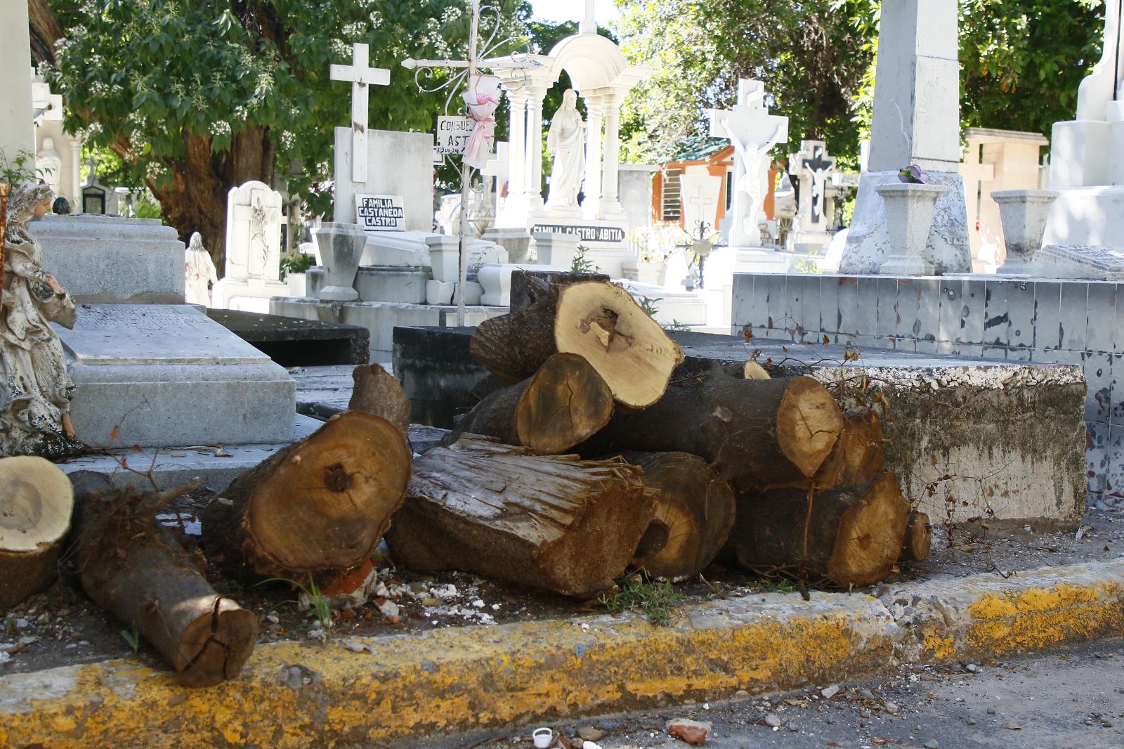 $!Preparan panteones municipales de Culiacán para el Día de Muertos