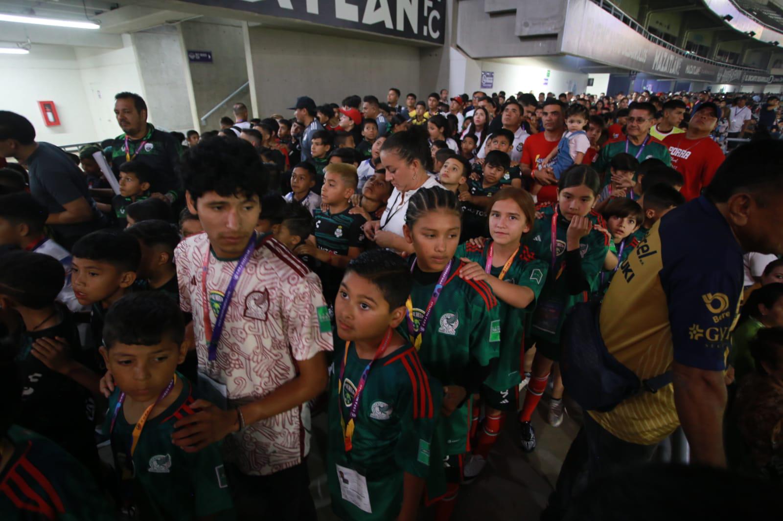 $!Dan banderazo de arranque de la Copa Mazatlán de Futbol 11 y 9