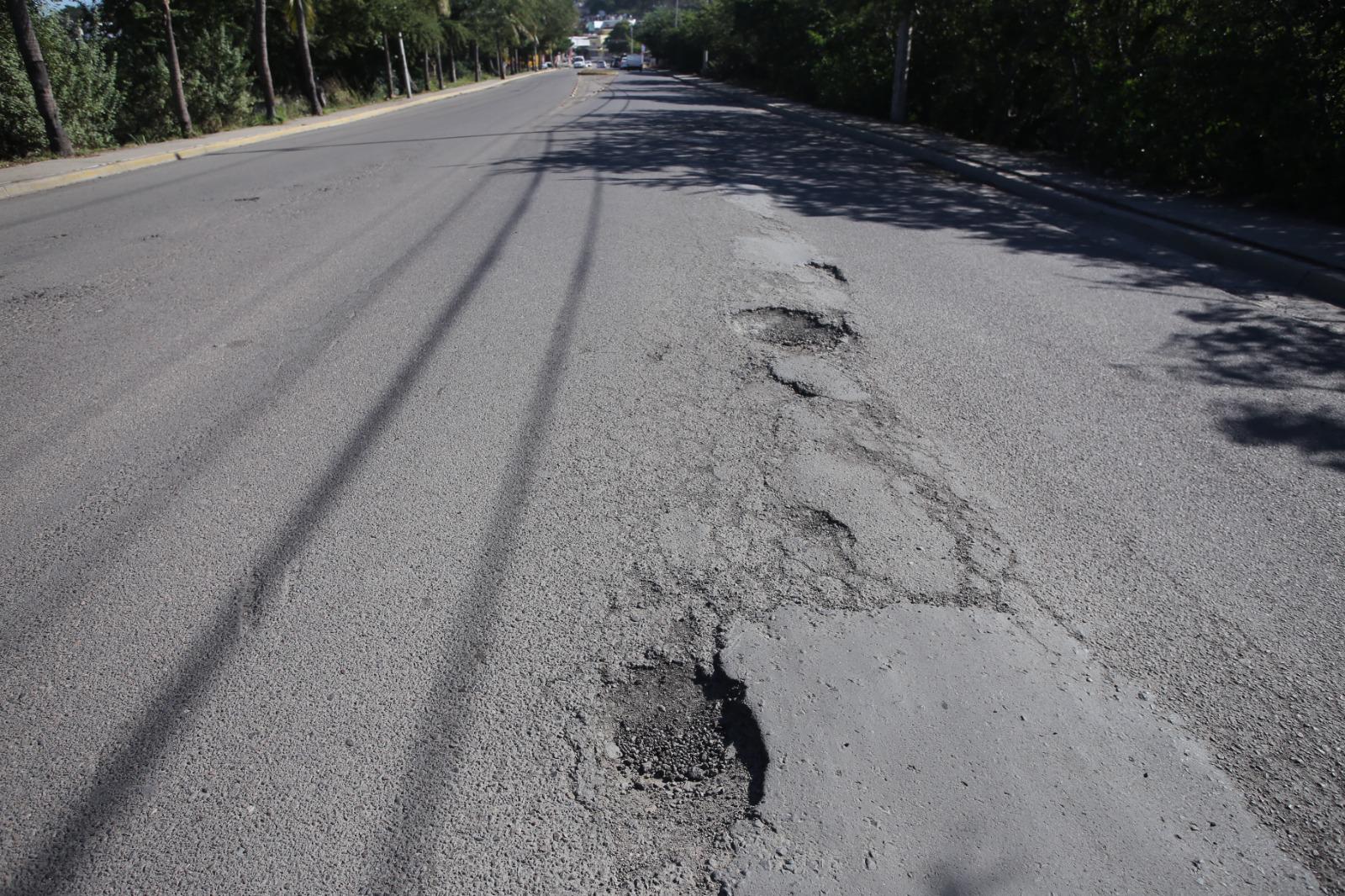 $!Continúa acumulación de basura, baches e invasión en el Estero del Infiernillo en Mazatlán
