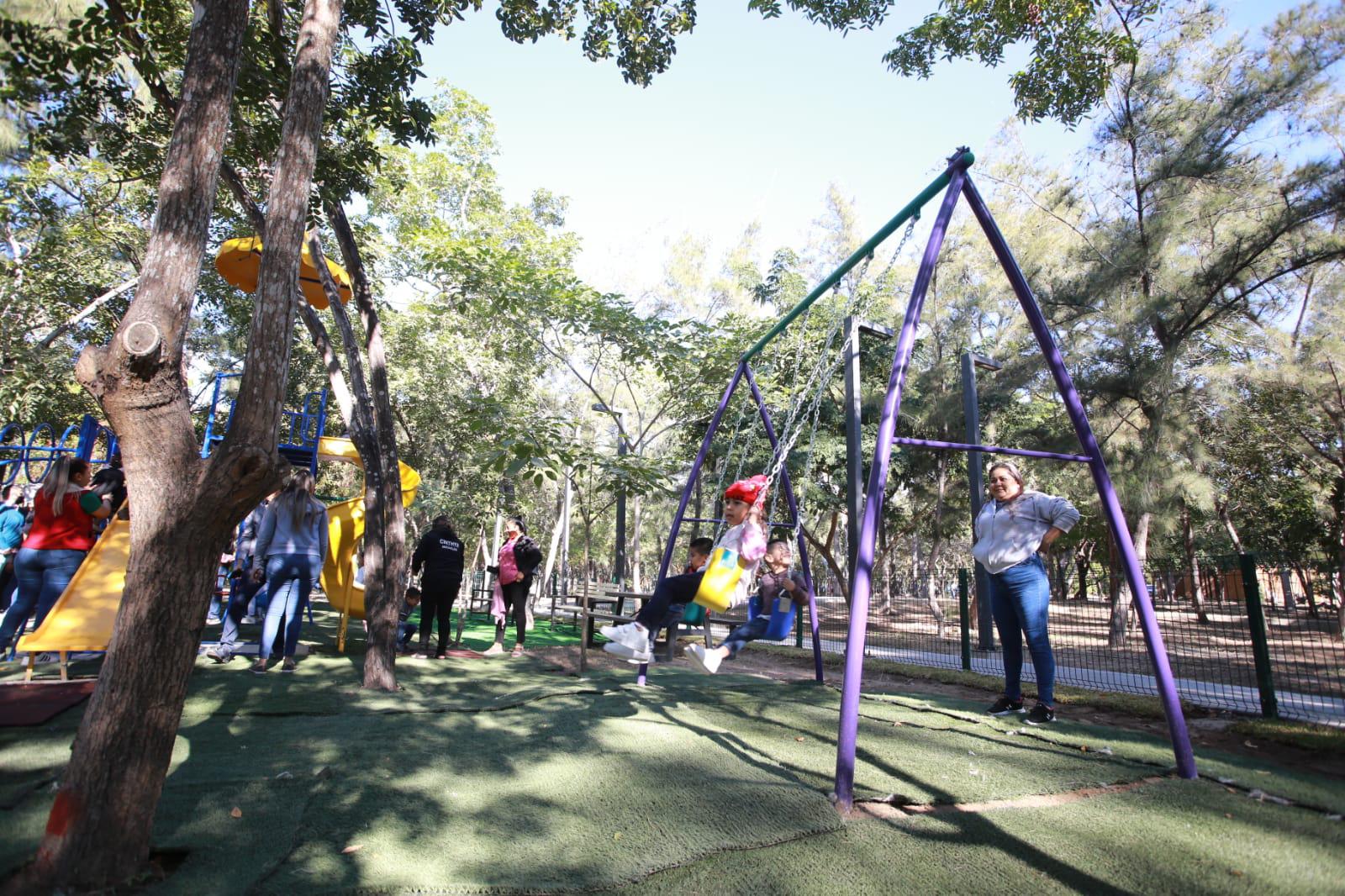 $!Inauguran área de juegos en el Parque Central de Mazatlán