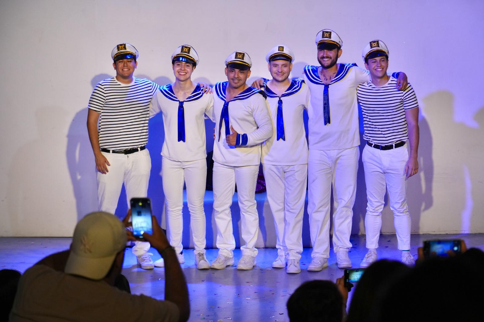 $!Al finalizar la puesta en escena los chicos agradecen al público su asistencia.