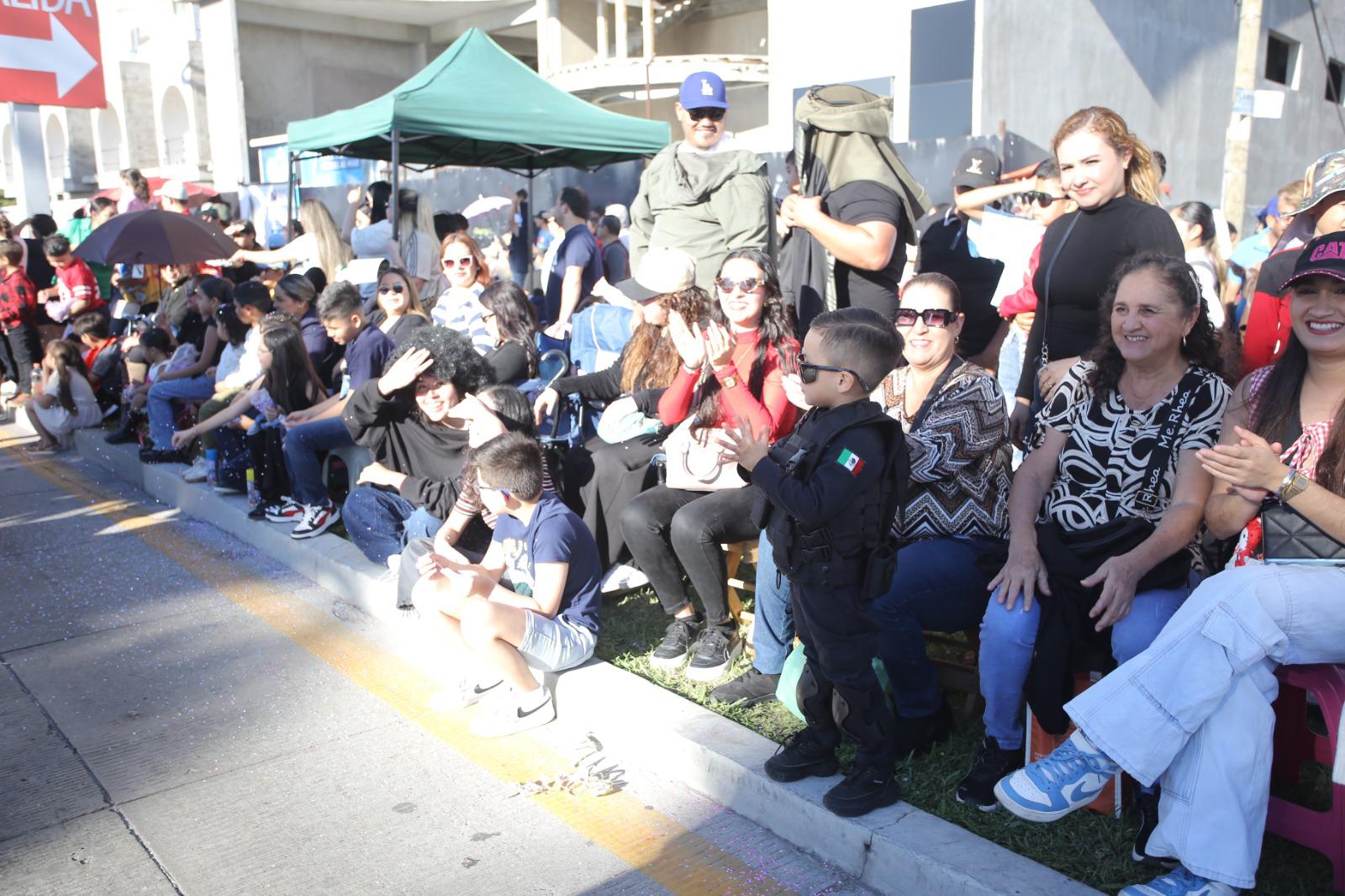 $!Disfrutan miles de personas del segundo desfile del Carnaval Internacional de Mazatlán 2026
