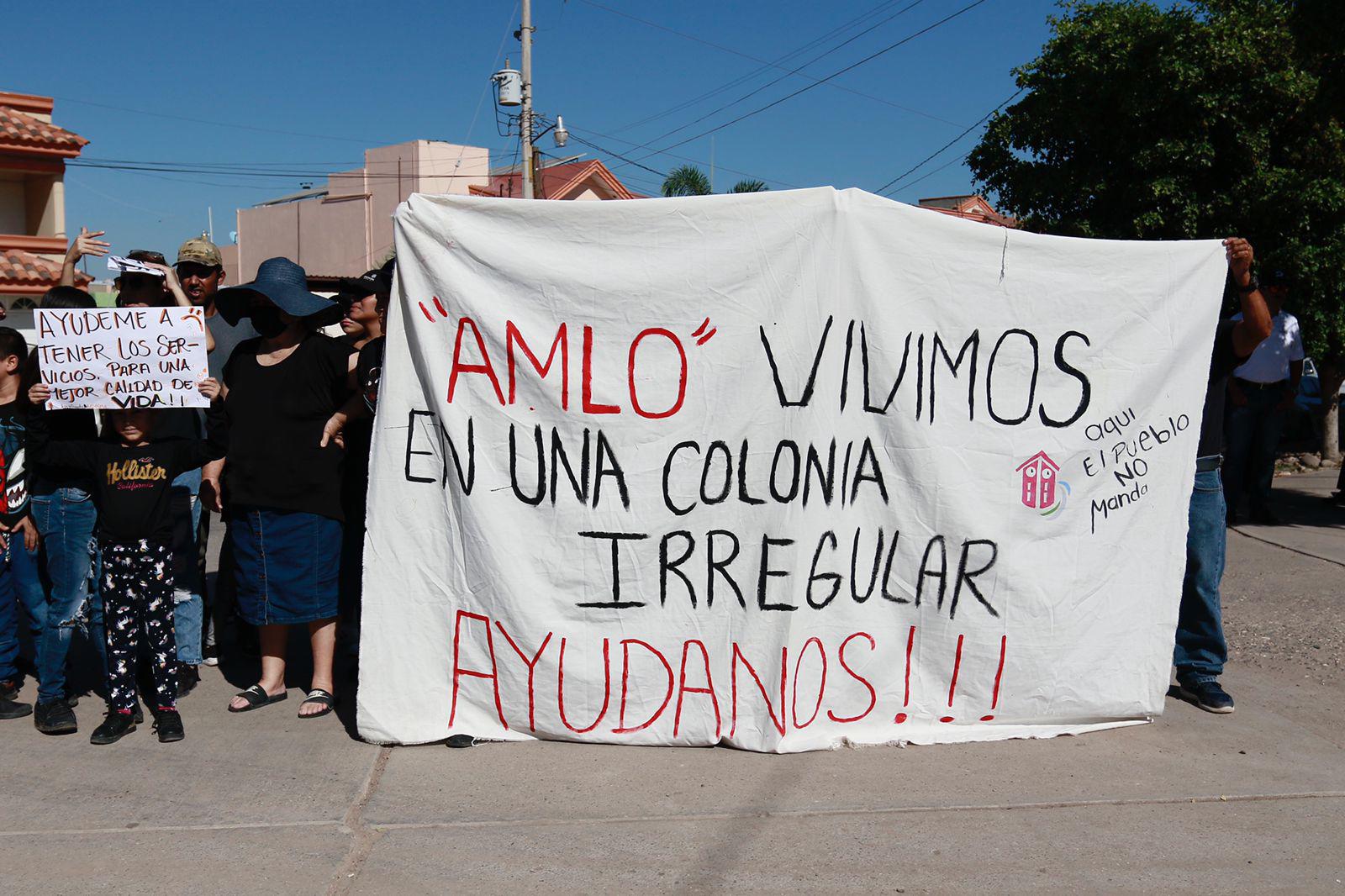 $!En Guamúchil, población se aglomera a la espera de la llegada de AMLO