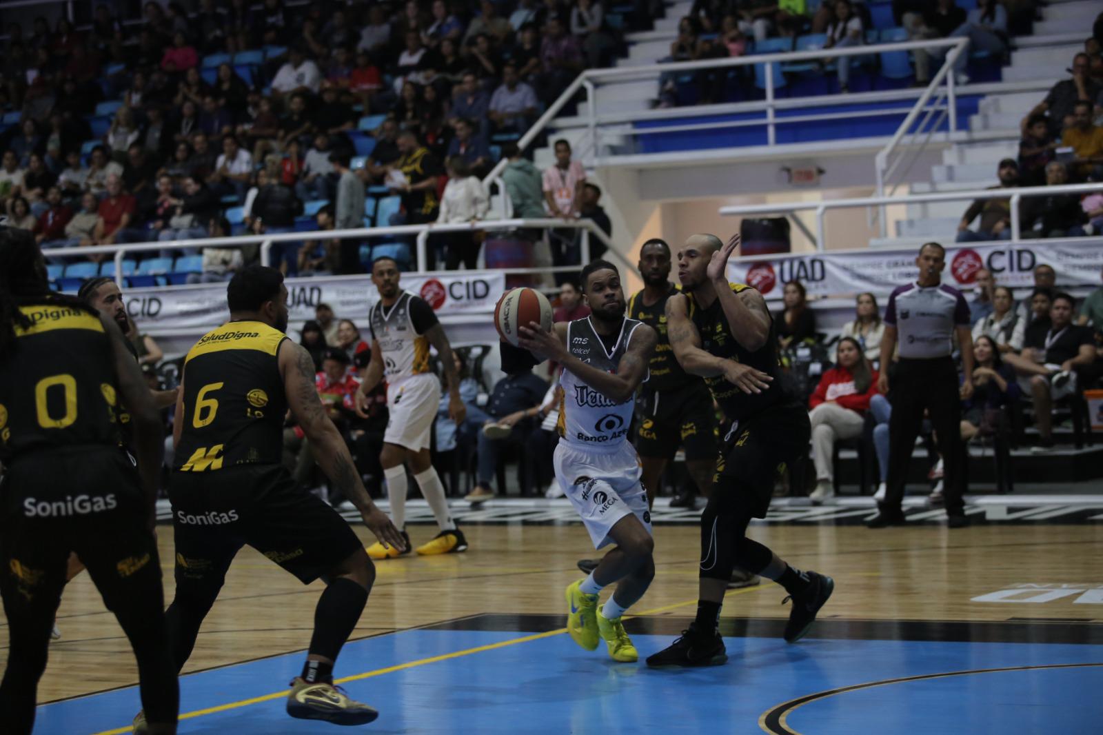 $!Explota ofensiva de Venados y empata serie inaugural a Caballeros