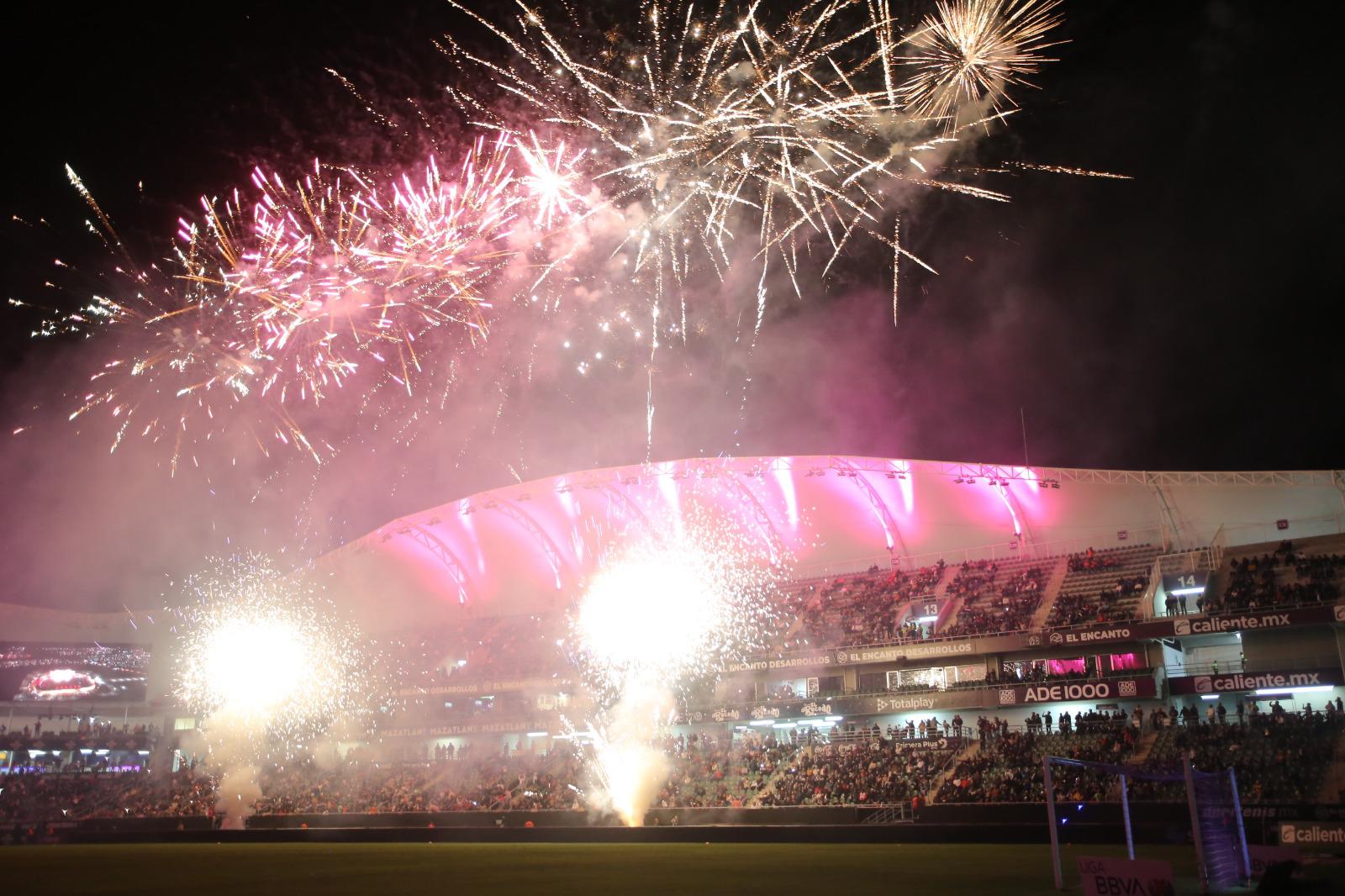 $!Ameniza Banda El Recodo con show de medio tiempo en El Encanto