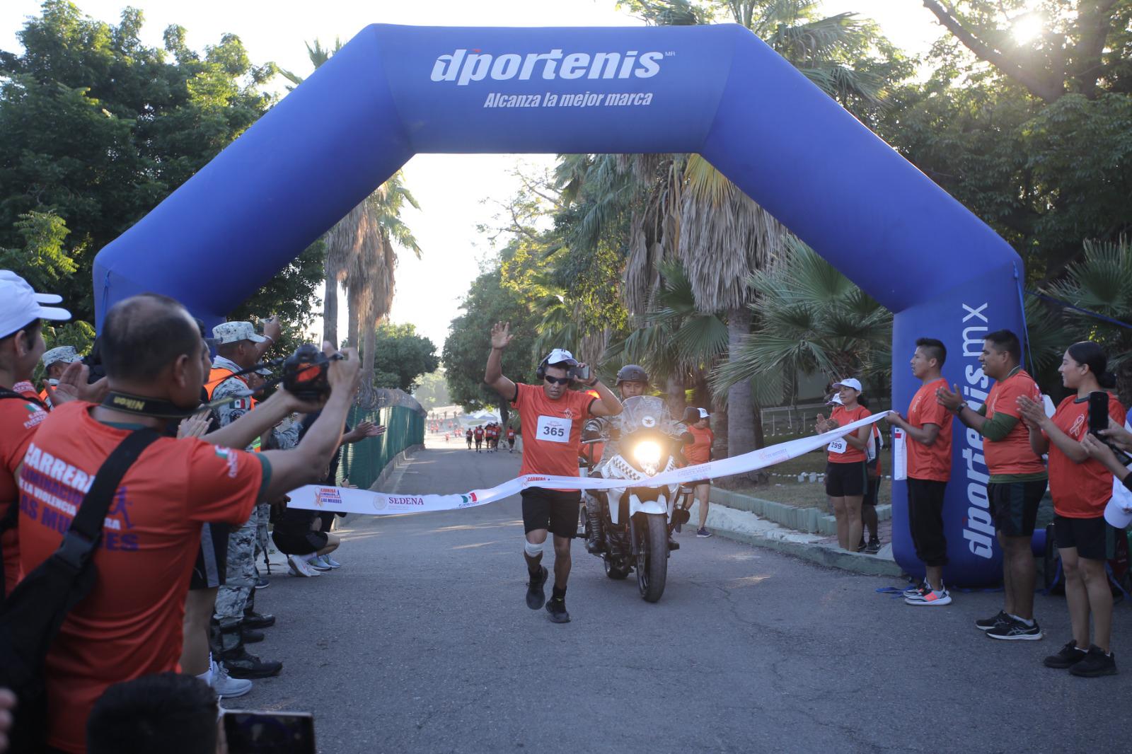 $!Militares y ciudadanos corren para erradicar violencia contra las mujeres