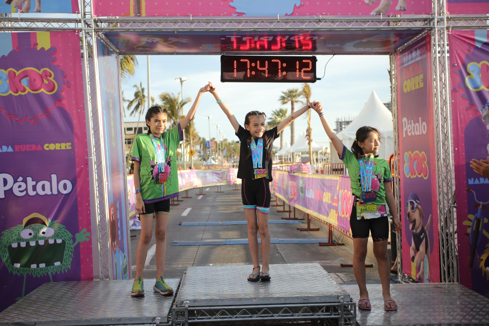 $!Alvarado y Osuna se alzan con la victoria del Triatlón AsTri 3kids