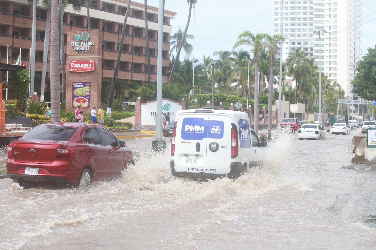 $!Bajo el agua, parte de la Zona Dorada en Mazatlán