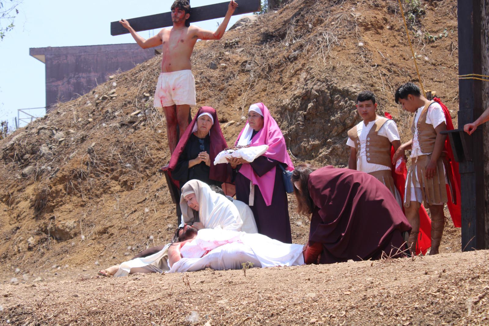 $!Reviven la pasión de Cristo en el ya tradicional Viacrucis viviente, en El Rosario