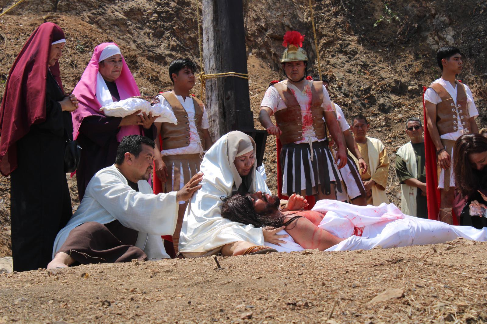 $!Reviven la pasión de Cristo en el ya tradicional Viacrucis viviente, en El Rosario