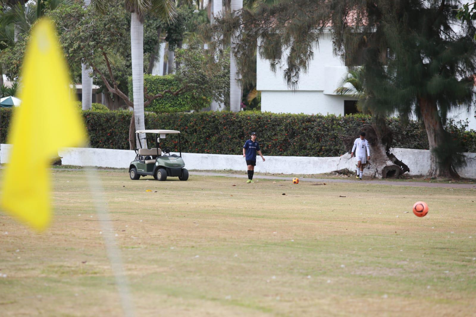 $!Patiño, ex jugador de Pumas, se adueña del Mazatlán Open de Foot Golf