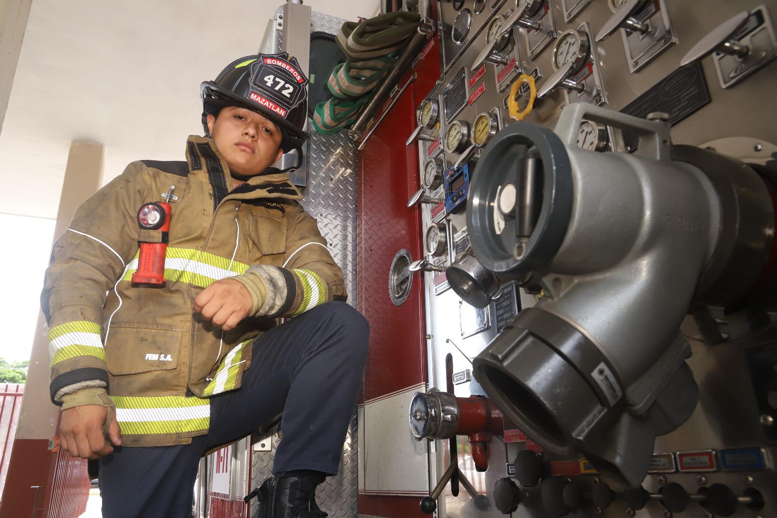 Para ser bombero se requiere mentalidad fuerte: Jorge Roque