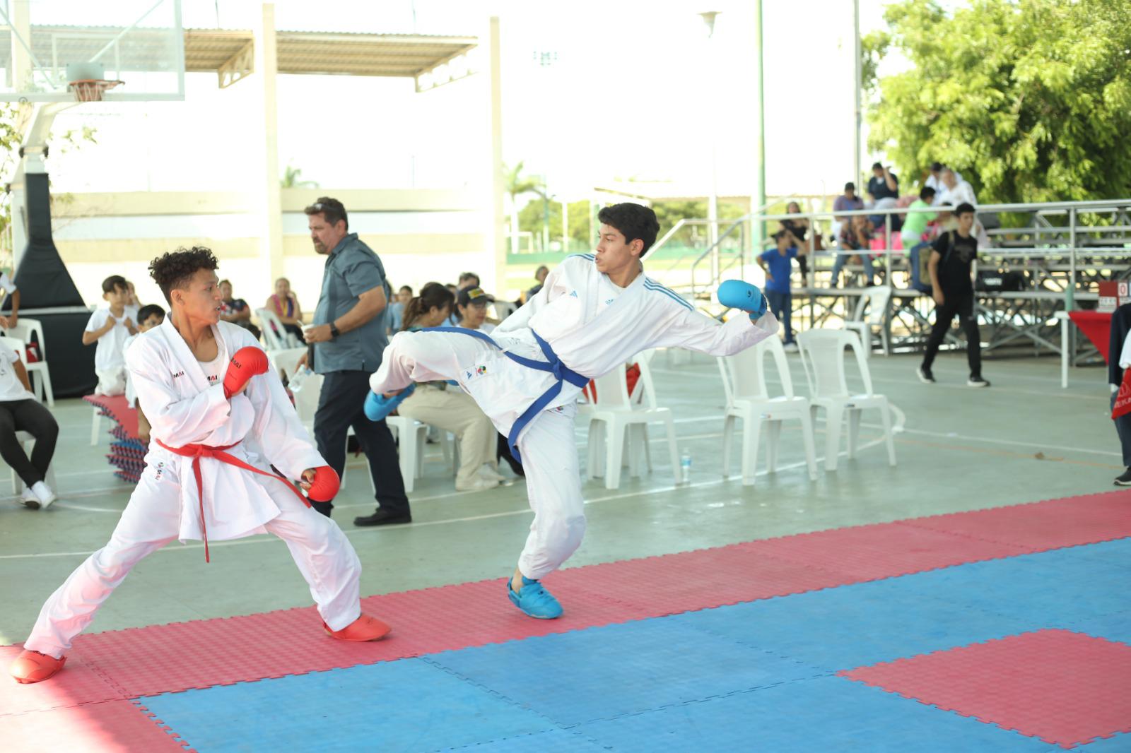 $!Lucen cintas negras en Copa Anual de Karate Noroeste