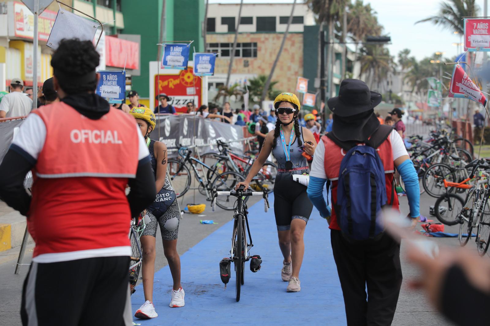 $!Alvarado y Osuna se alzan con la victoria del Triatlón AsTri 3kids