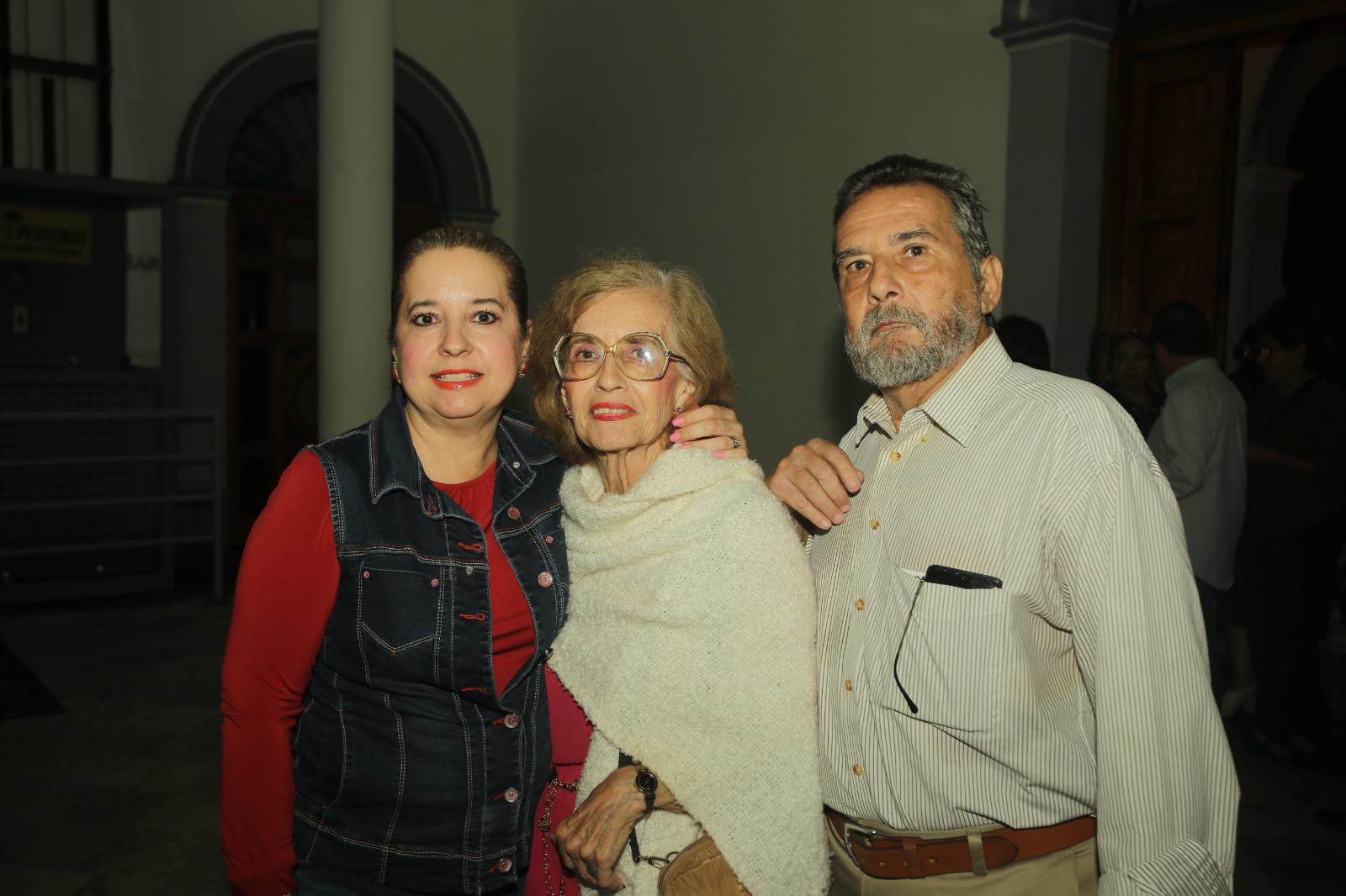 $!Marcela Páez, Lolita y Lalo Valdivia.