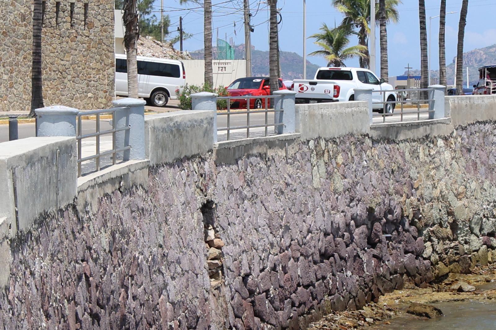 $!Advierten riesgo de socavón en el malecón de Mazatlán