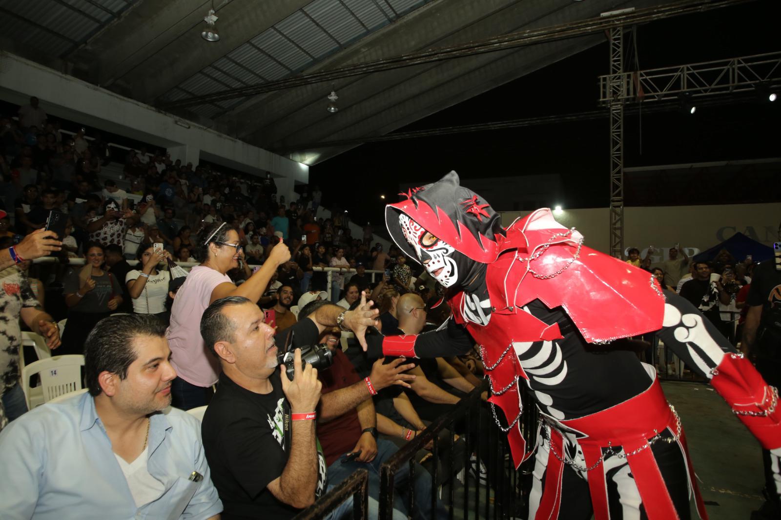 $!Brilla La Parka en presentación en Mazatlán