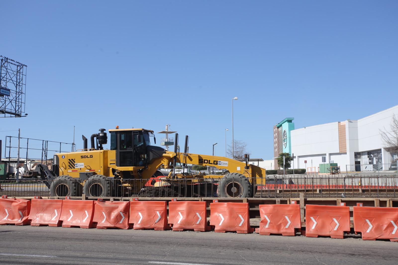$!Arrancan trabajos de colado en rampas del nuevo paso vehicular superior de avenida Pérez Escobosa, en Mazatlán