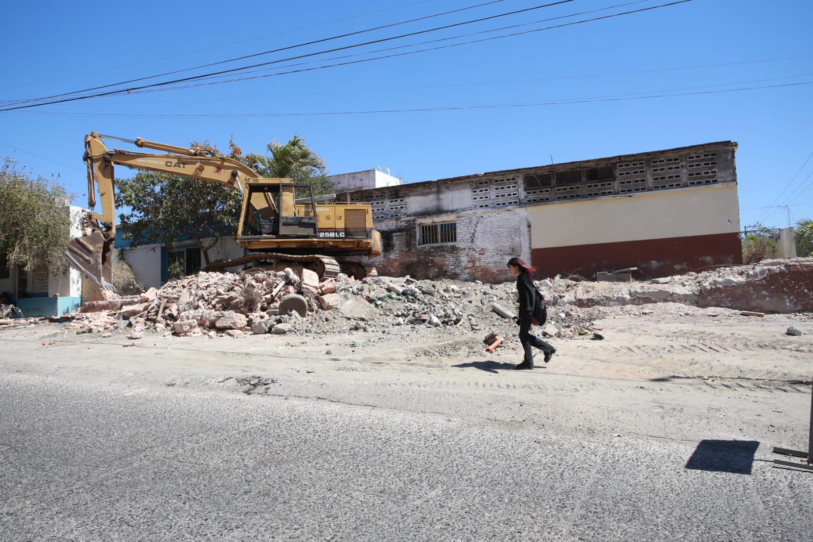 $!Inicia la demolición del edificio de lo que era la cárcel de la Juárez