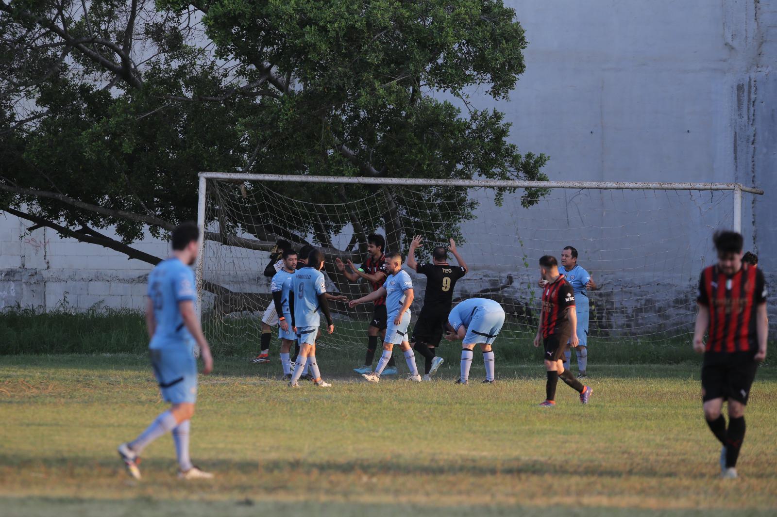 $!IMSS-Umepa se ciñe el campeonato de la Liga de Futbol Intermédicos