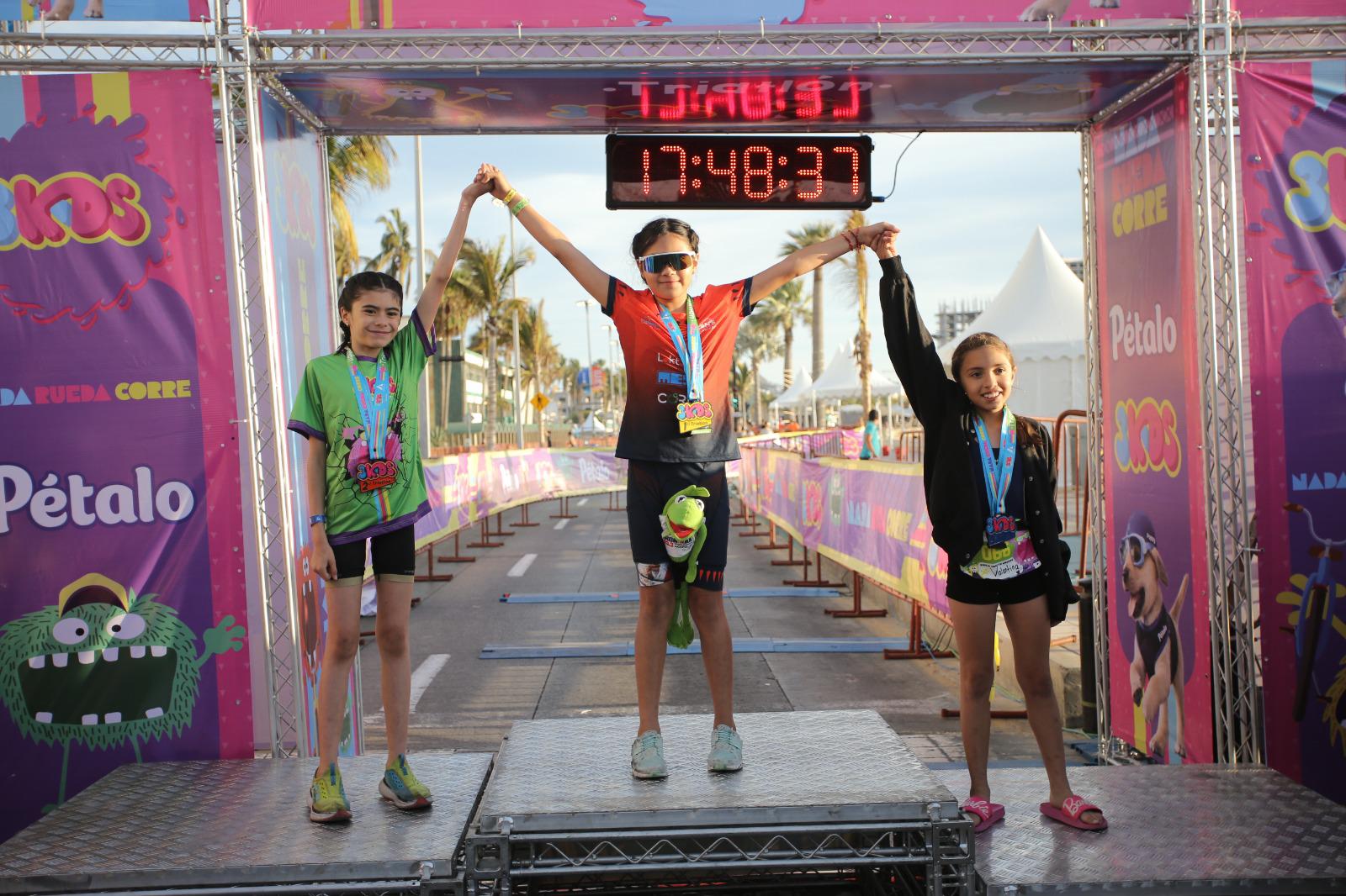 $!Alvarado y Osuna se alzan con la victoria del Triatlón AsTri 3kids