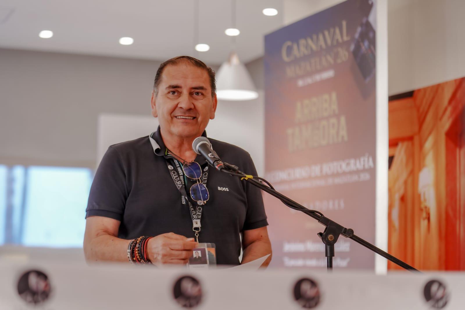 $!Óscar García Osuna destacó el valor de la fotografía como una forma de capturar la esencia y emoción del Carnaval de Mazatlán.