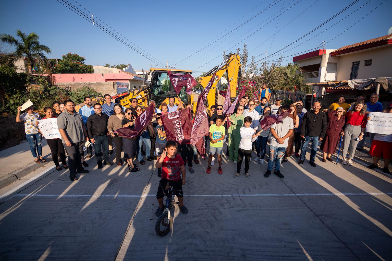 $!Entrega Juan de Dios Gámez Mendívil calle pavimentada y arranca obras en otras tres colonias de Culiacán