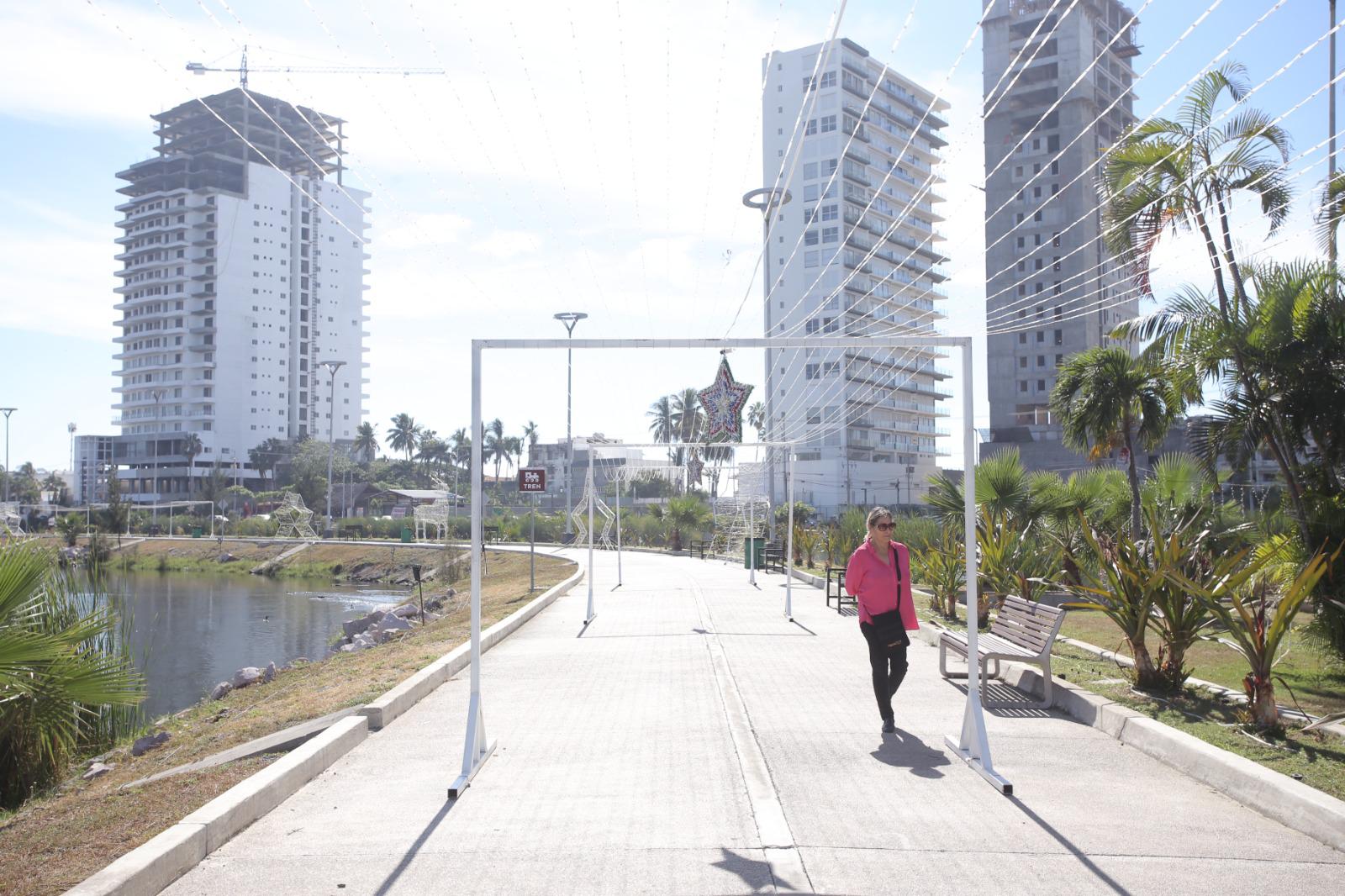 $!La Villa Navideña 2025 comienza a tomar forma en Mazatlán