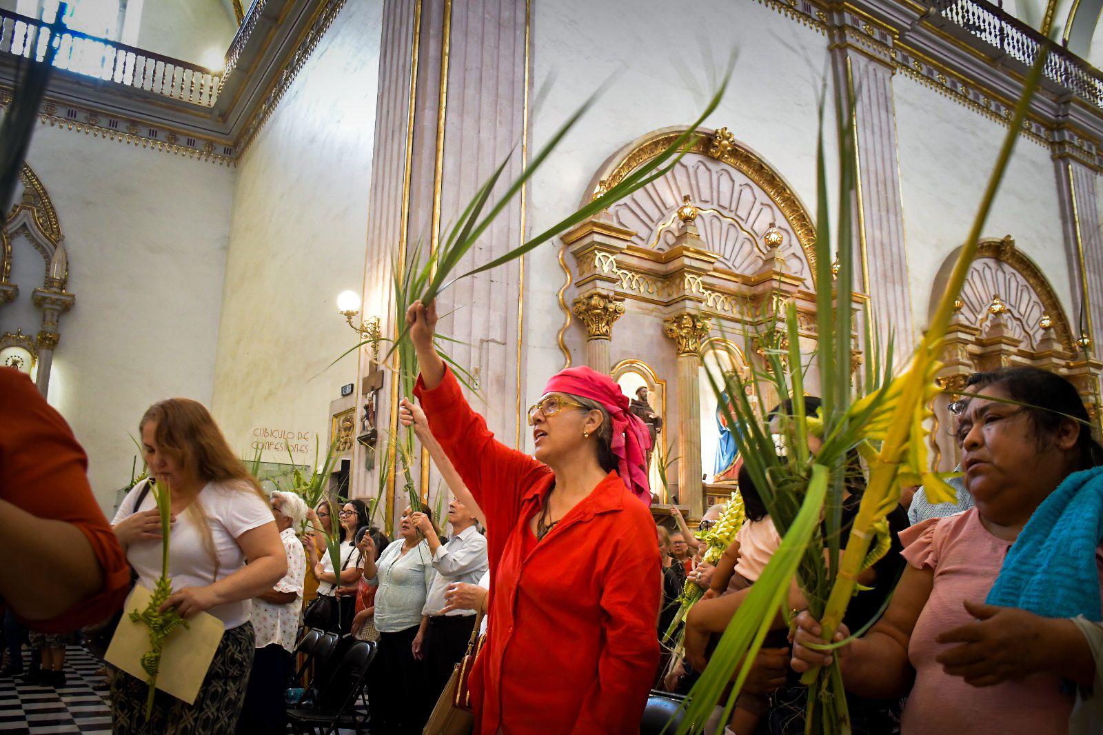 $!Celebran el Domingo de Ramos en Culiacán con misa en la Catedral