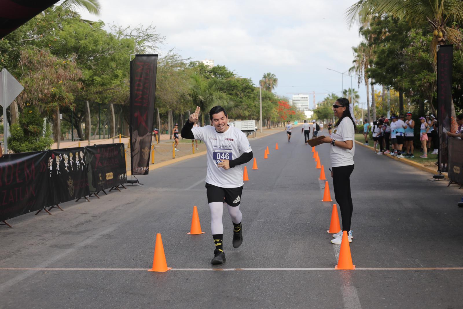 $!Celebran medios de comunicación con pedestre Día de la Libertad de Expresión, en Mazatlán