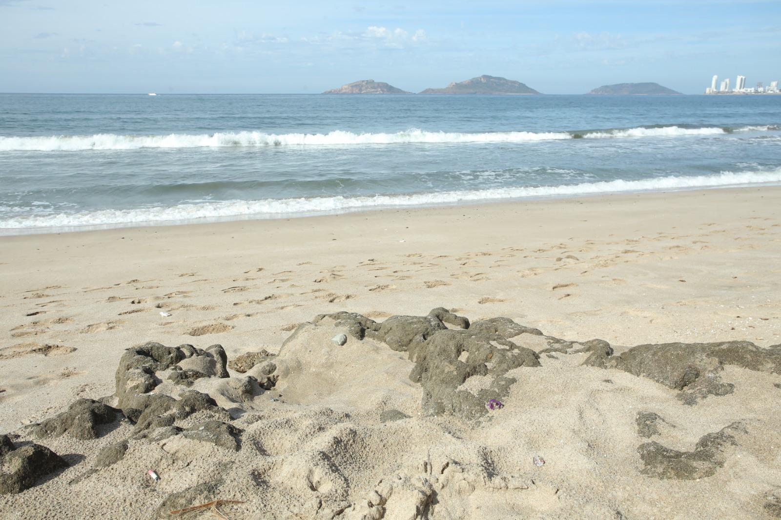 $!Tras lluvias del lunes, playas de Mazatlán tienen oleaje y marejada tranquilos