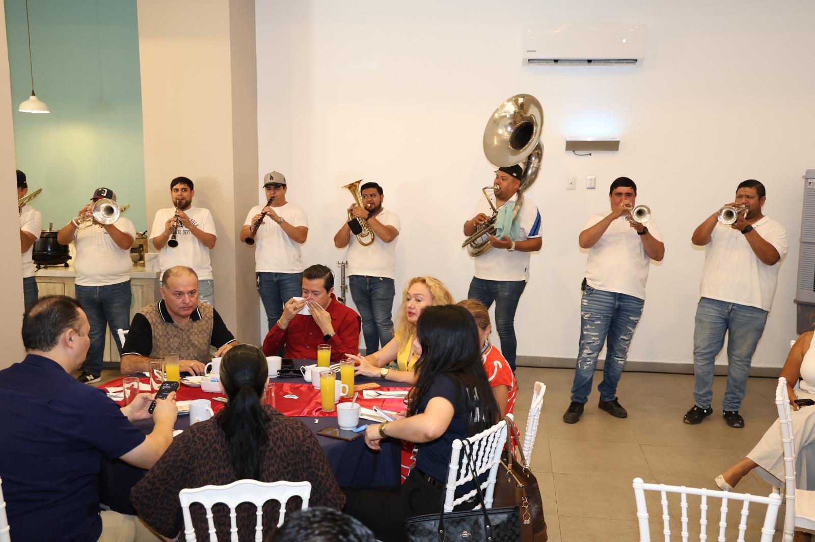 $!Sector hotelero de Mazatlán reconoce a Bomberos Voluntarios en su día