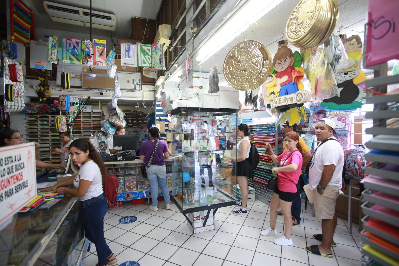 $!Inicia muy activo en Mazatlán el canje de uniformes y útiles escolares gratuitos