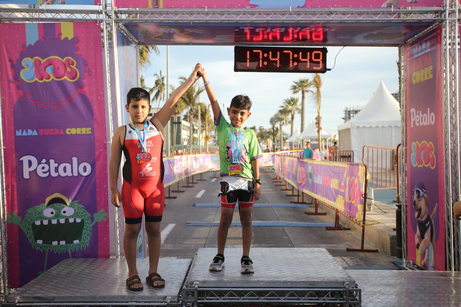 $!Alvarado y Osuna se alzan con la victoria del Triatlón AsTri 3kids