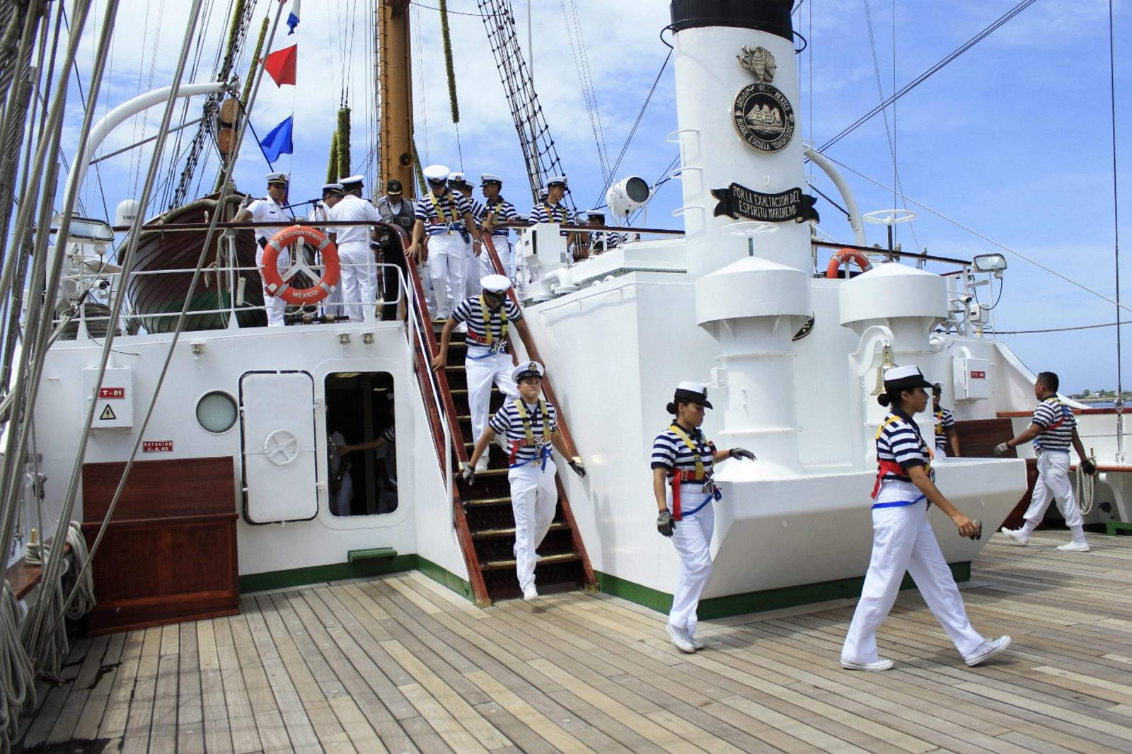 $!El Buque Escuela Cuauhtémoc estuvo en Mazatlán y miles de visitantes subieron a bordo
