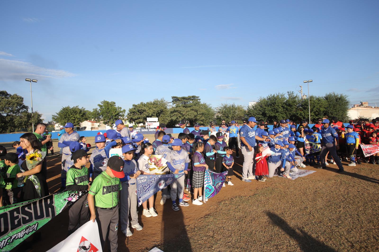 $!Muralla inaugura su temporada infantil y juvenil con homenaje a Gerardo Núñez Sarabia