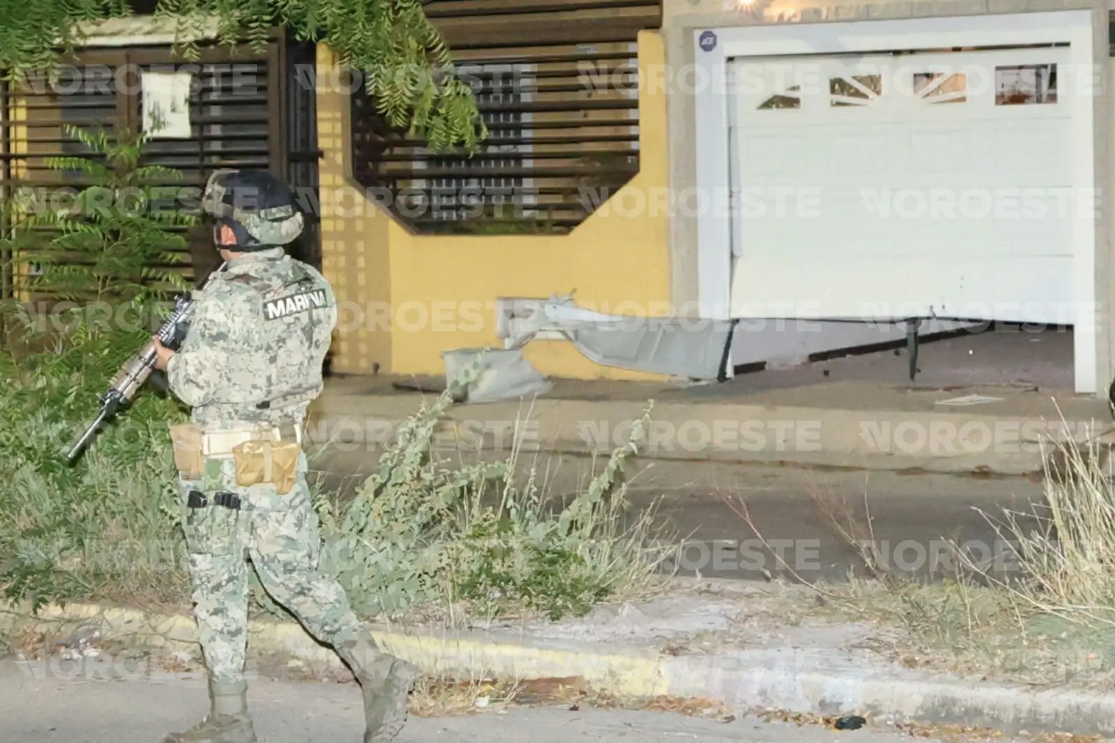 $!Lanzan artefacto explosivo al interior de una vivienda en Terranova, en Mazatlán