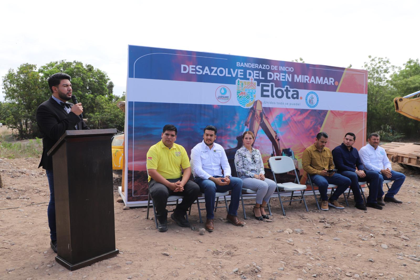 $!Ponen en marcha trabajos de desazolve en el Dren Miramar de Elota