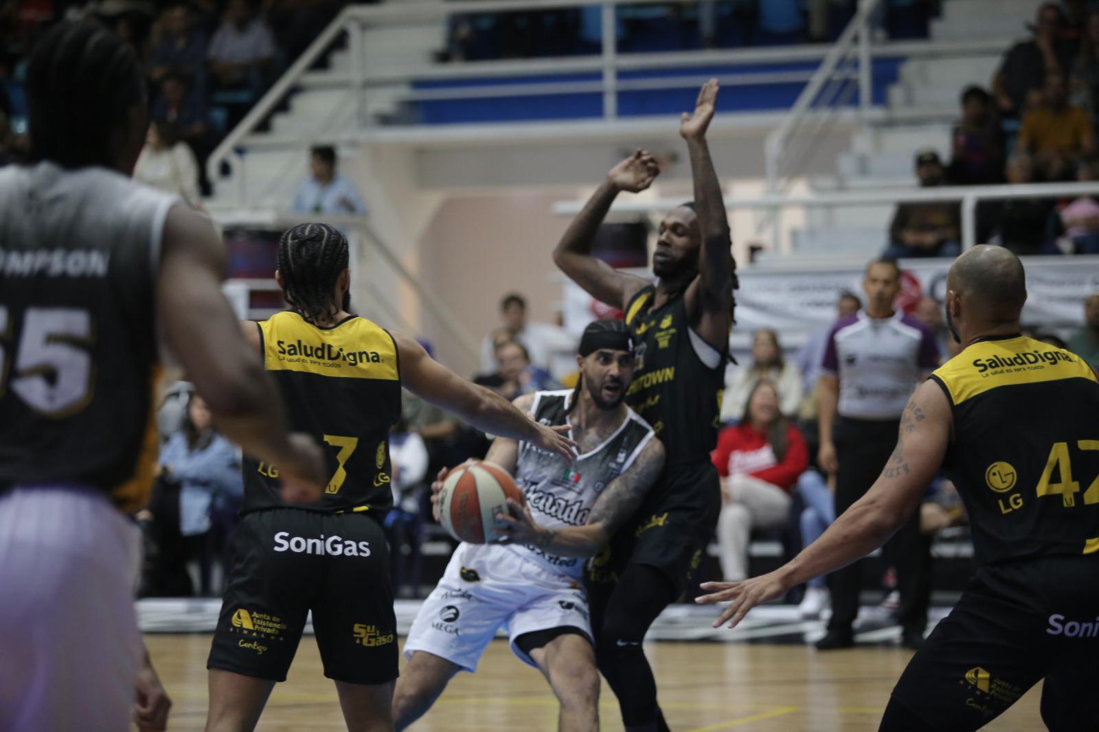 $!Explota ofensiva de Venados y empata serie inaugural a Caballeros