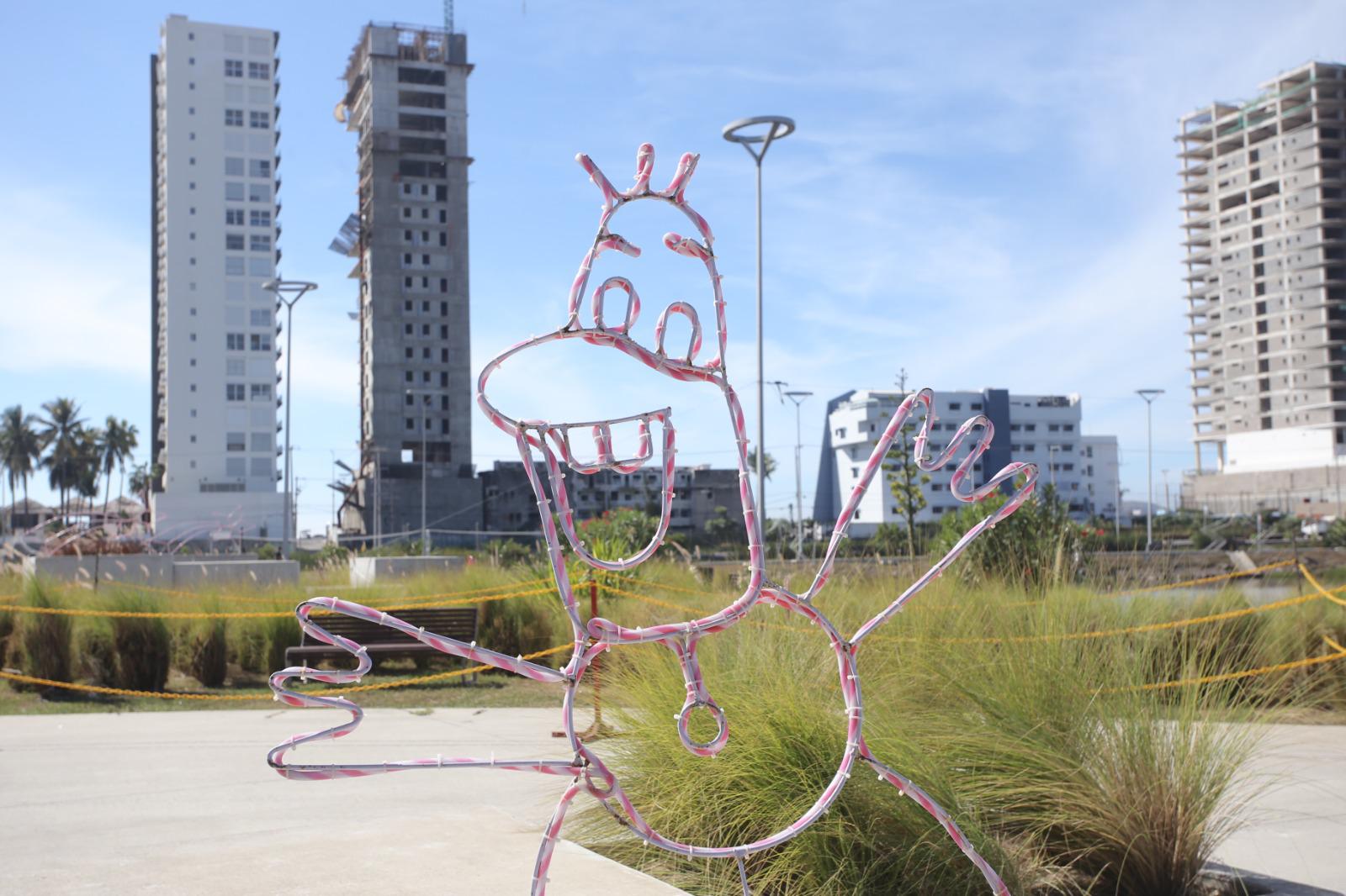 $!La Villa Navideña 2025 comienza a tomar forma en Mazatlán