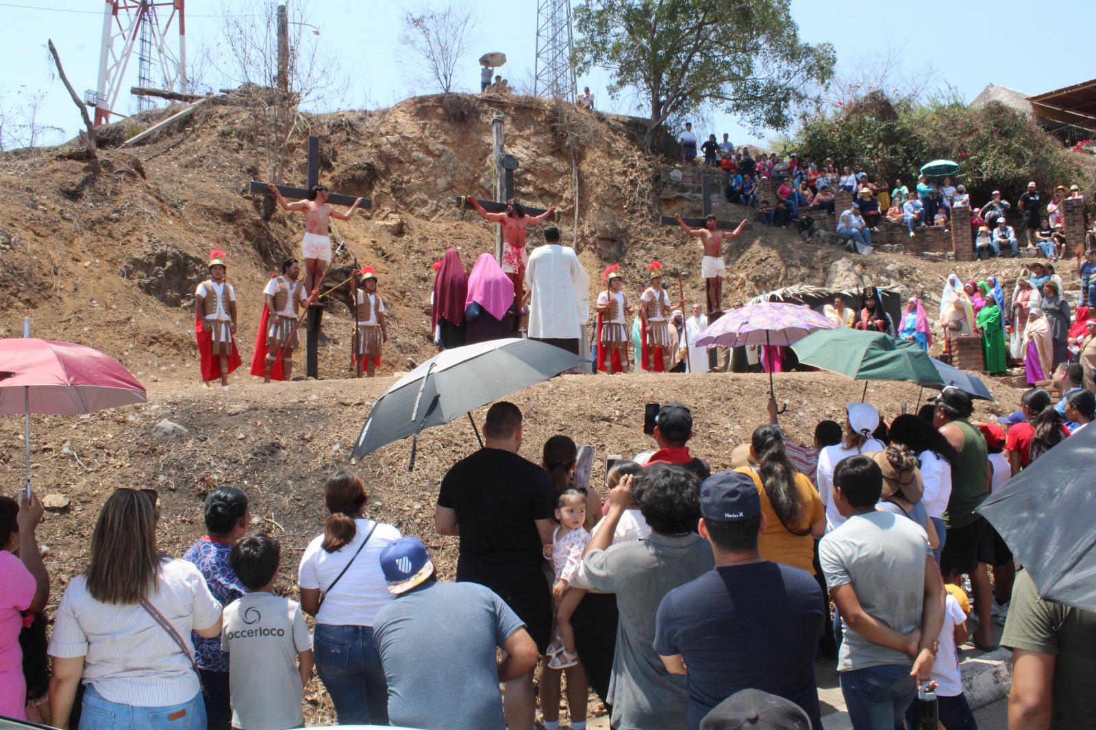 $!Reviven la pasión de Cristo en el ya tradicional Viacrucis viviente, en El Rosario